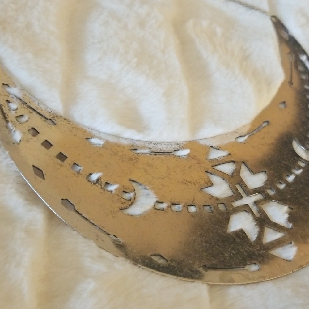 EYE CANDY LA // Edgy Cutout Collar Bib Necklace - Picture 7 of 7
